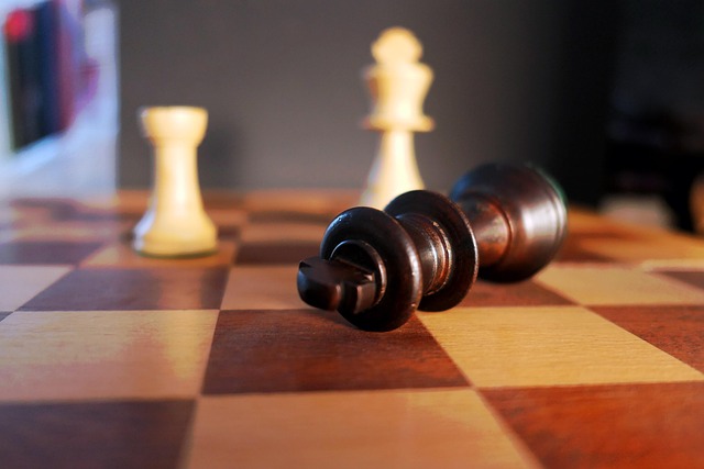 策略遊戲深度剖析：認知心理學與博弈論實戰